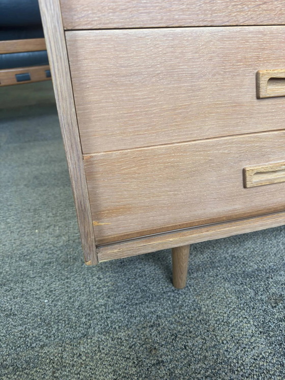 Buffet danois en chêne clair avec porte coulissante et quatre tiroirs. – Armoires de rangement, Vintage (photo 8 of 11)