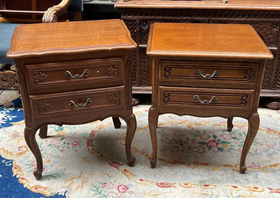 deux tables de chevet dans les cabriolets. – Tables de nuit (photo 3 of 4)