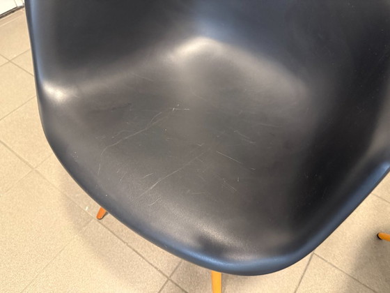 Vitra | Eames | DAW | Zwart Kunststof & Houten Onderstel | 2 Stuks – Fauteuils, Metal, Plastic (photo 9 of 12)