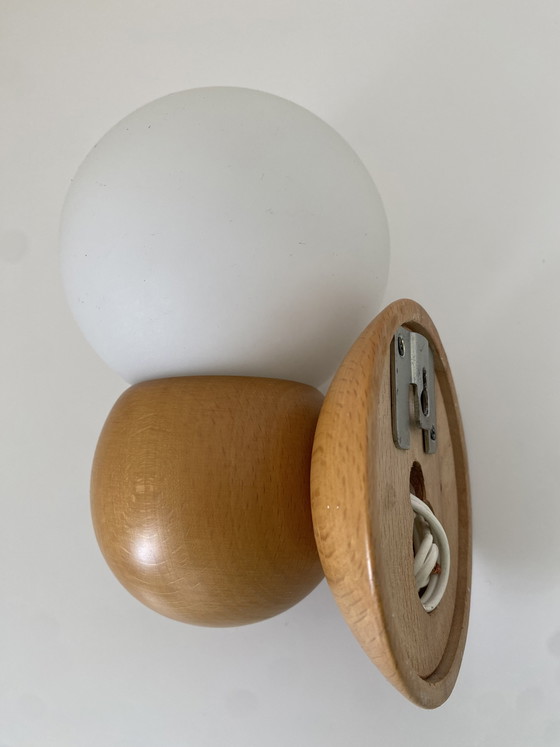 Image 1 of Vintage Scandinavische bollamp – hout & opaline glas – Mid Century stijl