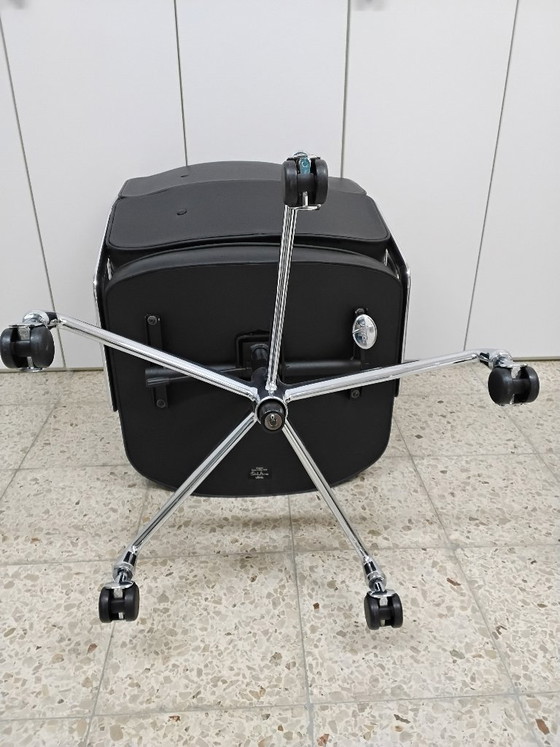 Vitra Eames Lobby Chair ES 104 – Bürostühle, Leather, Aluminium (photo 11 of 12)