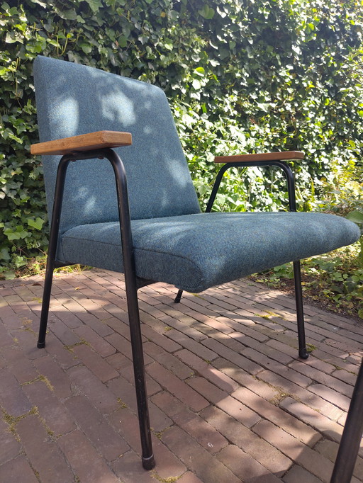 Twee Pierre Guariche Meurop Fauteuils Met Nieuwe Bekleding