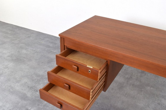 Dänischer Teakholz-Schreibtisch aus der Mitte des Jahrhunderts von Domino Møbler, 1960er Jahre. – Wood (photo 17 of 18)