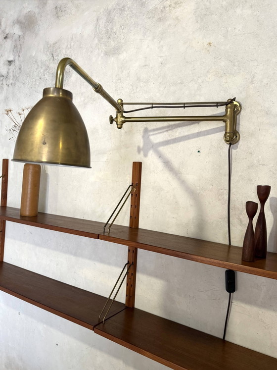 Image 1 of Vintage messing wandlamp met scharnierende arm, Scandinavische stijl