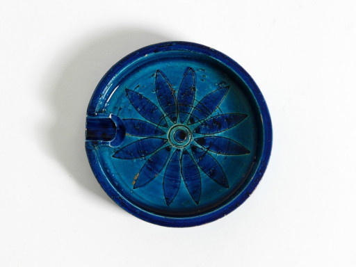 Precioso cenicero de mesa de cerámica Rimini Blu de los años 60, diseñado por Aldo Londi para Bitossi, Italia. (photo 2 of 9)