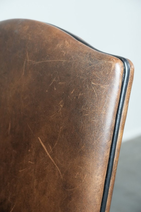 Image 1 of 8 x Tijdloze vintage schapenleren eetkamerstoel met karakter