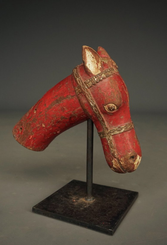 Image 1 of Cabeza de caballo india policromada del siglo XIX