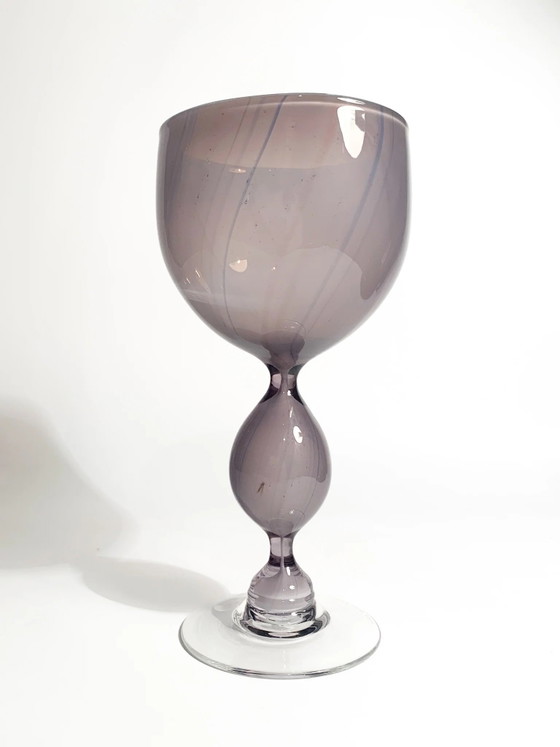 Calice in vetro soffiato viola a forma di clessidra di Kosta Edenfalk, anni '90, Oggetti decorativi (foto 8 di 10)