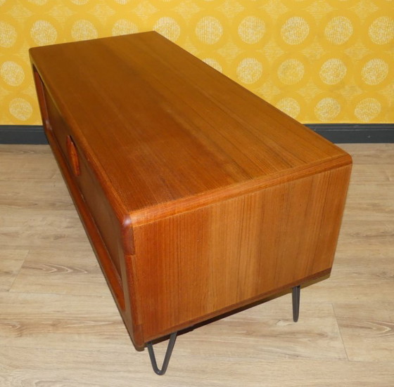 Image 1 of 60er Jahre Dyrlund Lowboard Teak Hifi-Sideboard Hairpin legs TAMBOUR danish design made in denmark 
