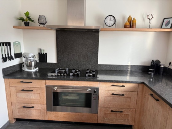 Image 1 of Luxury kitchen solid French oak & granite Paul van de Kooi