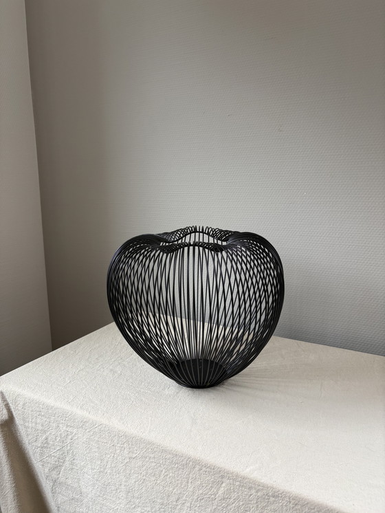 Image 1 of Schwarzes Design Vase Draht Stahl - Neuer Zustand