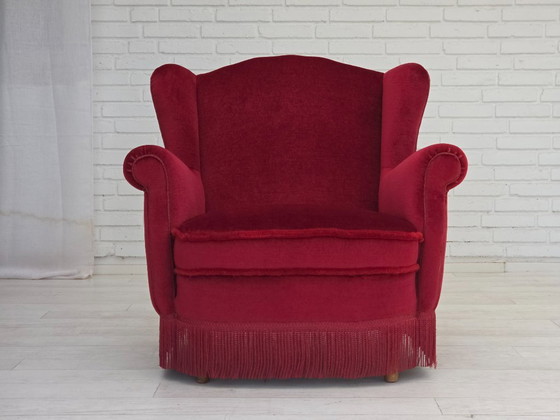 Image 1 of 1960s, fauteuil danois, velours rouge, pieds en hêtre.