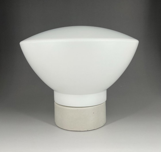 Image 1 of Minimalistische vintage wand-/plafondlamp van porselein en opaalglas – Bauhaus Scandinavisch design