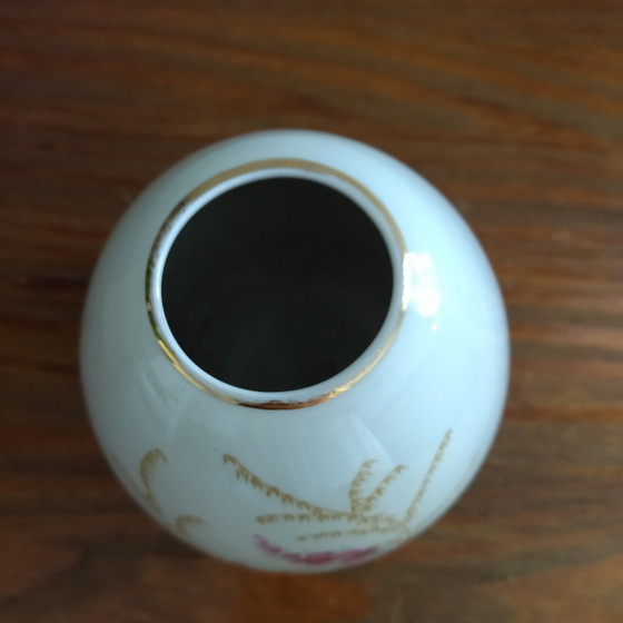 Image 1 of Vaso a uovo in porcellana.