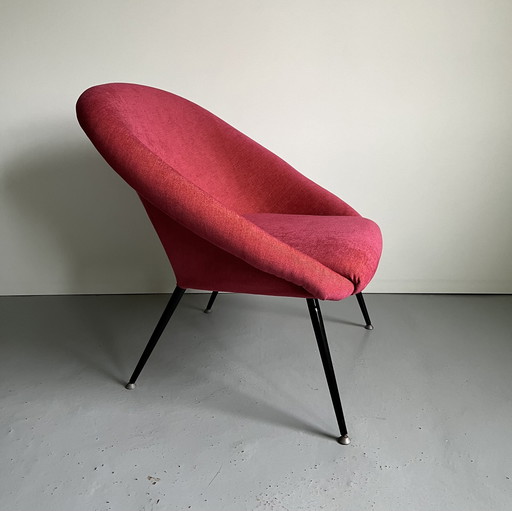 1970S Lounge Chair In Pink Fabric With Black Metal Legs