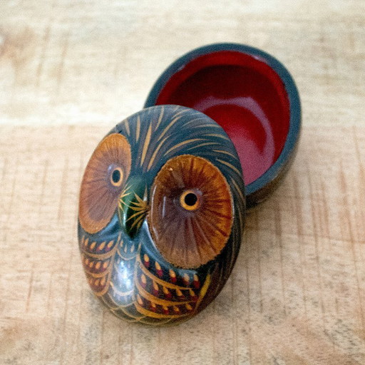 Keramik-Eulenbox: kleine, handbemalte Box mit Vogelmotiv