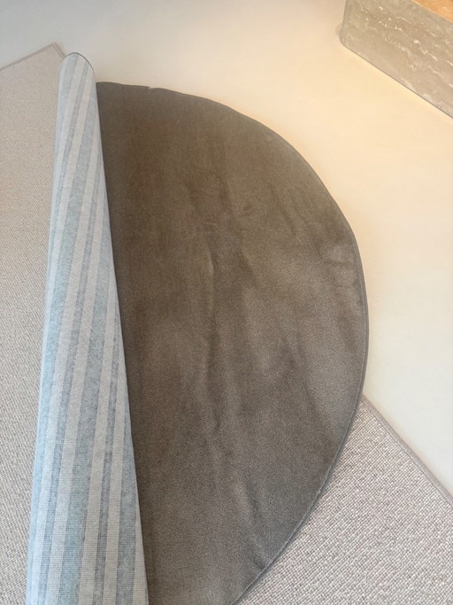 4 neue sandgraue Teppiche