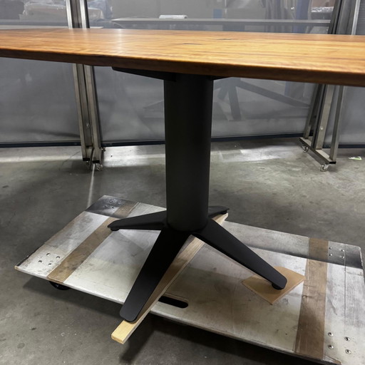 Tallar 1.0 – Bert Plantagie, eettafels (photo 2 of 4)