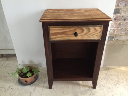 Vintage nachtkastje met kompasvormige poten – Wood (photo 2 of 17)
