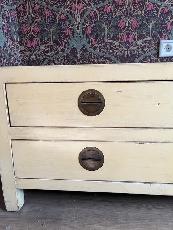 Image 1 of Chinesischer Schrank / Sideboard