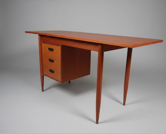 Image 1 of Arne Vodder zugeschriebener Teak-Schreibtisch mit Klappplatte aus der Mitte des 20. Jahrhunderts, dänisches Design