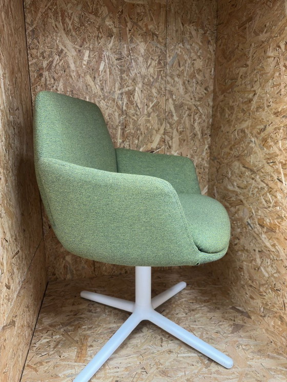 Image 1 of 2 x Haworth Poppy Stuhl