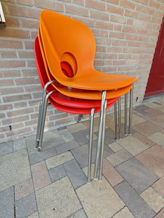 Silla apilable Rexite Olivia de 4 patas, 4 piezas, diseño de Raul Barbieri, naranja y rojo. (photo 10 of 11)