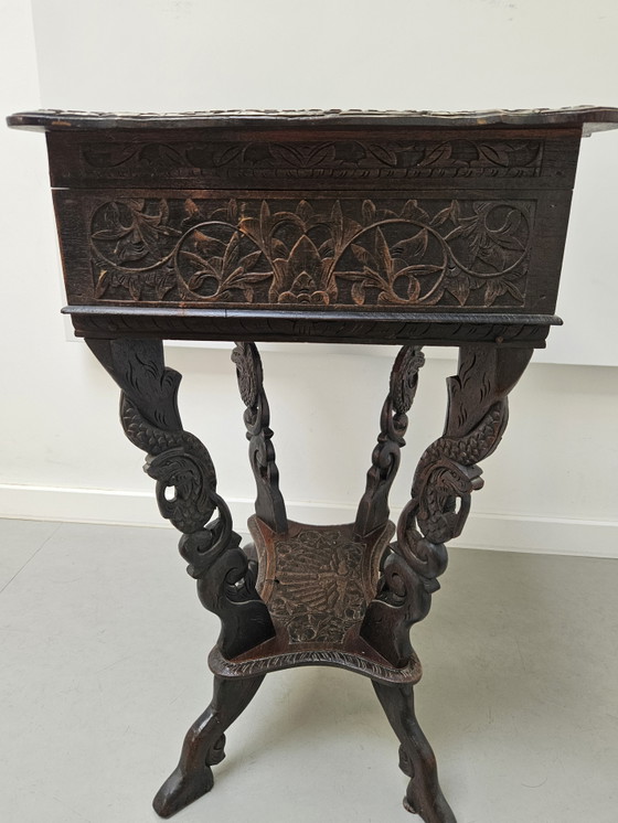 Image 1 of Antike handgeschnitzte indonesische