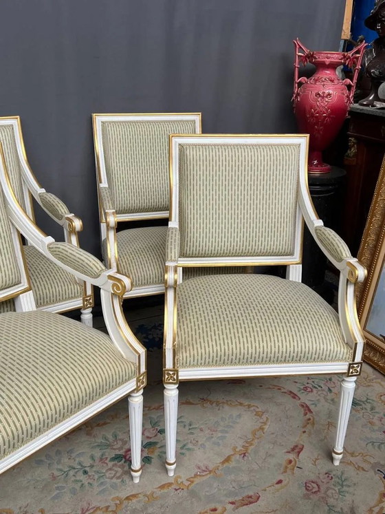 Set di quattro poltrone classiche in stile Luigi XVI. In legno massello. – Wood (photo 4 of 7)
