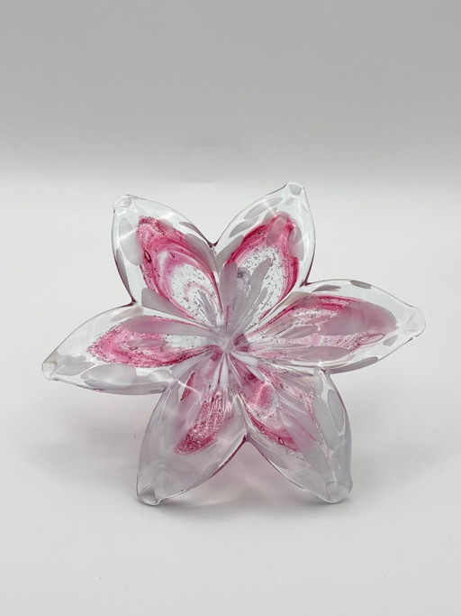 coppia di fiori in vetro artistico realizzati a mano in Italia, secondo la tradizione veneziana di murano, di 20x20x11.