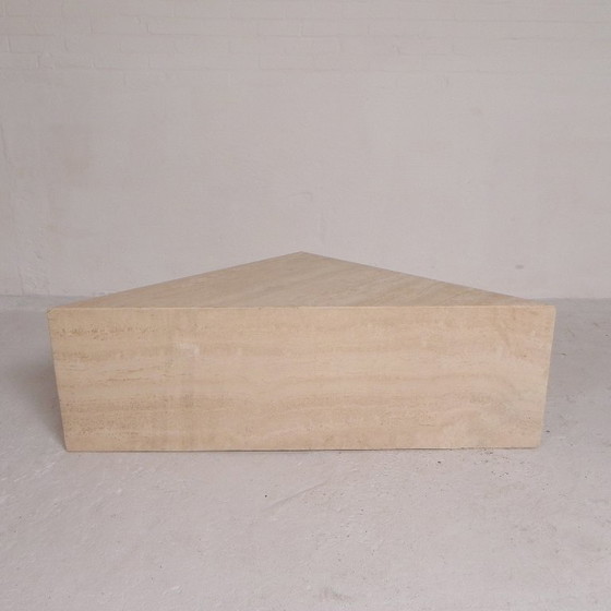 Image 1 of Mid Century travertin salontafel met driehoekig blad, jaren 70