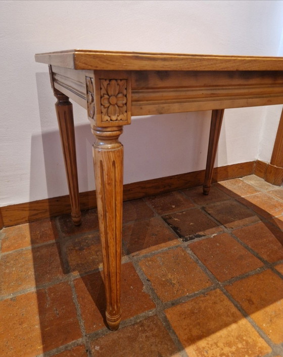 Image 1 of Set van 2 klassieke walnoot bijzettafels