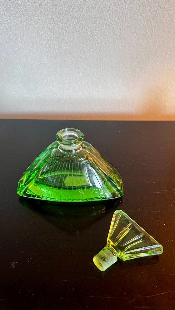 Image 1 of Ensemble de toilette Art Déco en verre à l'uranium de 4 pièces (vers 1930)