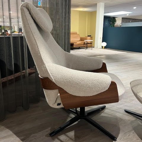 Image 1 of Sillón Leolux color crema con otomana