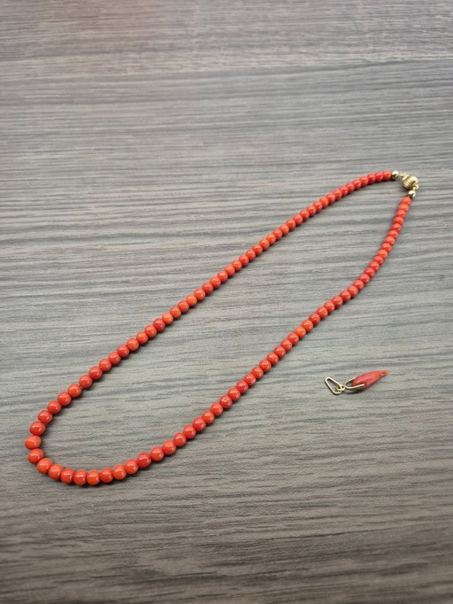 Vintage Blutkorallenkette mit 14kt Gold 42cm mit Anhänger