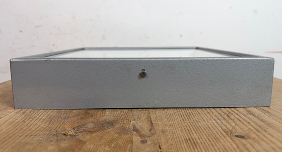 Image 1 of Grijze industriële vierkante wandklok van Pragotron, jaren 70.