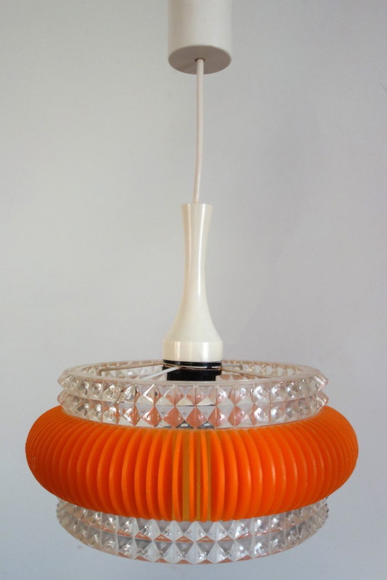 Space age chandelier in transparent plastic with orange 70s strip – Pendant lamps (photo 2 of 12)