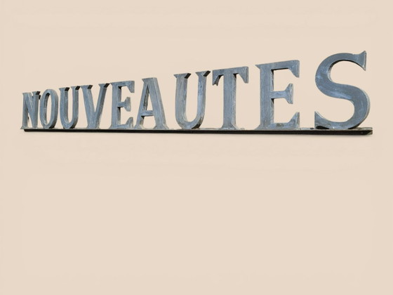 Image 1 of Letrero de zinc con la inscripción "Nuevos productos", década de 1950.