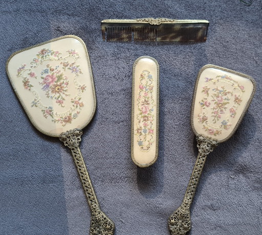 Vintage styling set with petit point embroidery – slaaptoebehoren, Glass, Metal