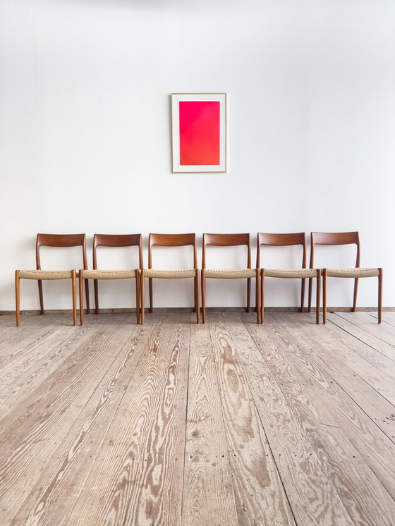 Image 1 of Mid Century Deense Teakhouten Eetkamerstoelen # 77 door Niels O. Møller, J. L. Moller, Set van 6