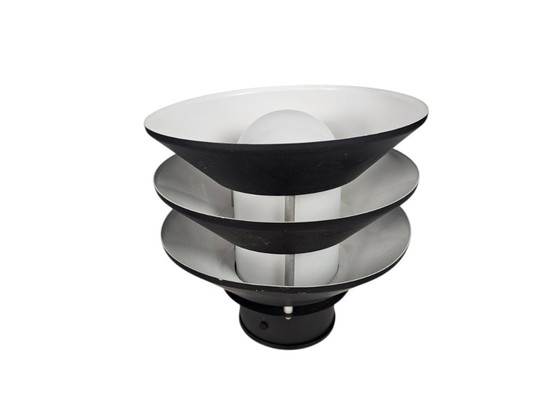 Lampada da tavolo nera con paralume a strati, Lampade da tavolo, Metallo, Nero, Modern (foto 2 di 9)