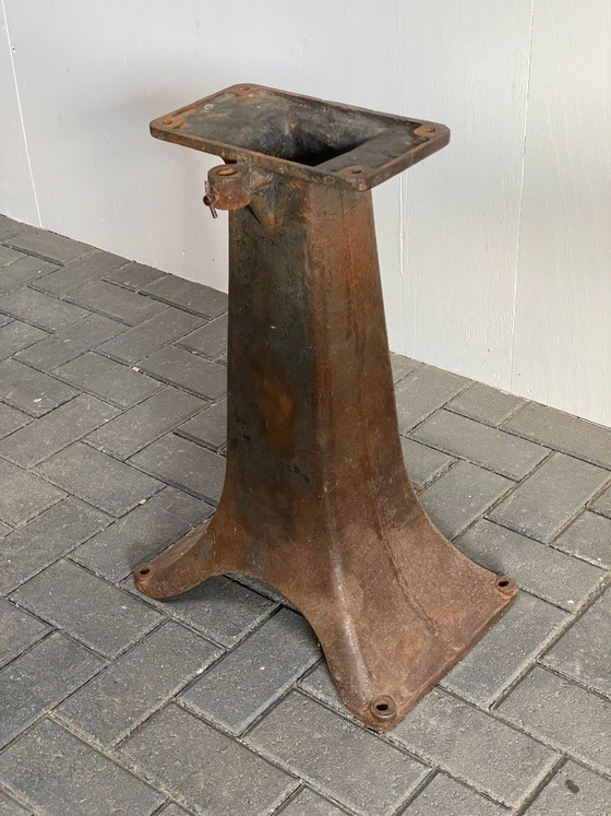 Image 1 of Base per colonna antica in ghisa "z10" - Restaurata in stile industriale