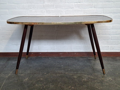 Tavolino da caffè vintage con piano in vetro e gambe inclinate