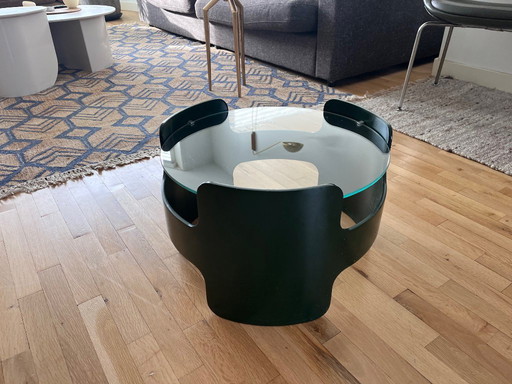 Mesita auxiliar de la era espacial