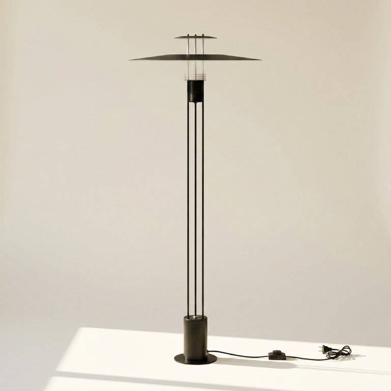 Vintage 3-Line floor lamp by Benny Frandsen | €600 | Whoppah