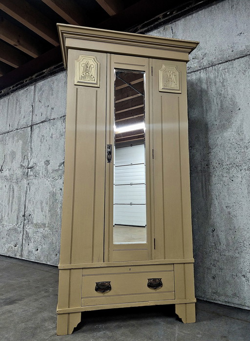 Hallway cupboard / Linen cupboard / Single-door cupboard / Wardrobe