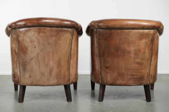 Image 1 of 2 fauteuils club vintage en peau de mouton, au look superbe et à l'assise confortable.