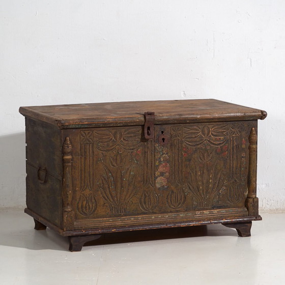 Antieke floraal gesneden kist (ca. 1820) #9 – Ladekasten (photo 4 of 40)