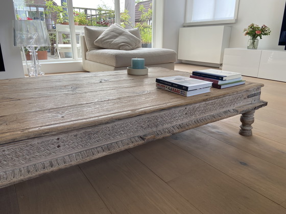 Image 1 of Table basse indienne antique unique en bois 170x100x33 cm