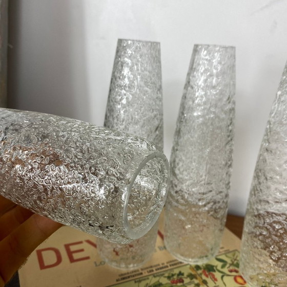 Set di 4 paralumi antichi in vetro a forma di tulipano con effetto bolla, per lampade da parete e lampadari. (photo 4 of 5)